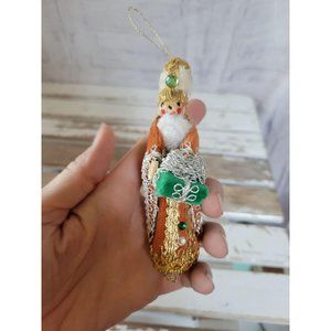 Vintage Wise man present